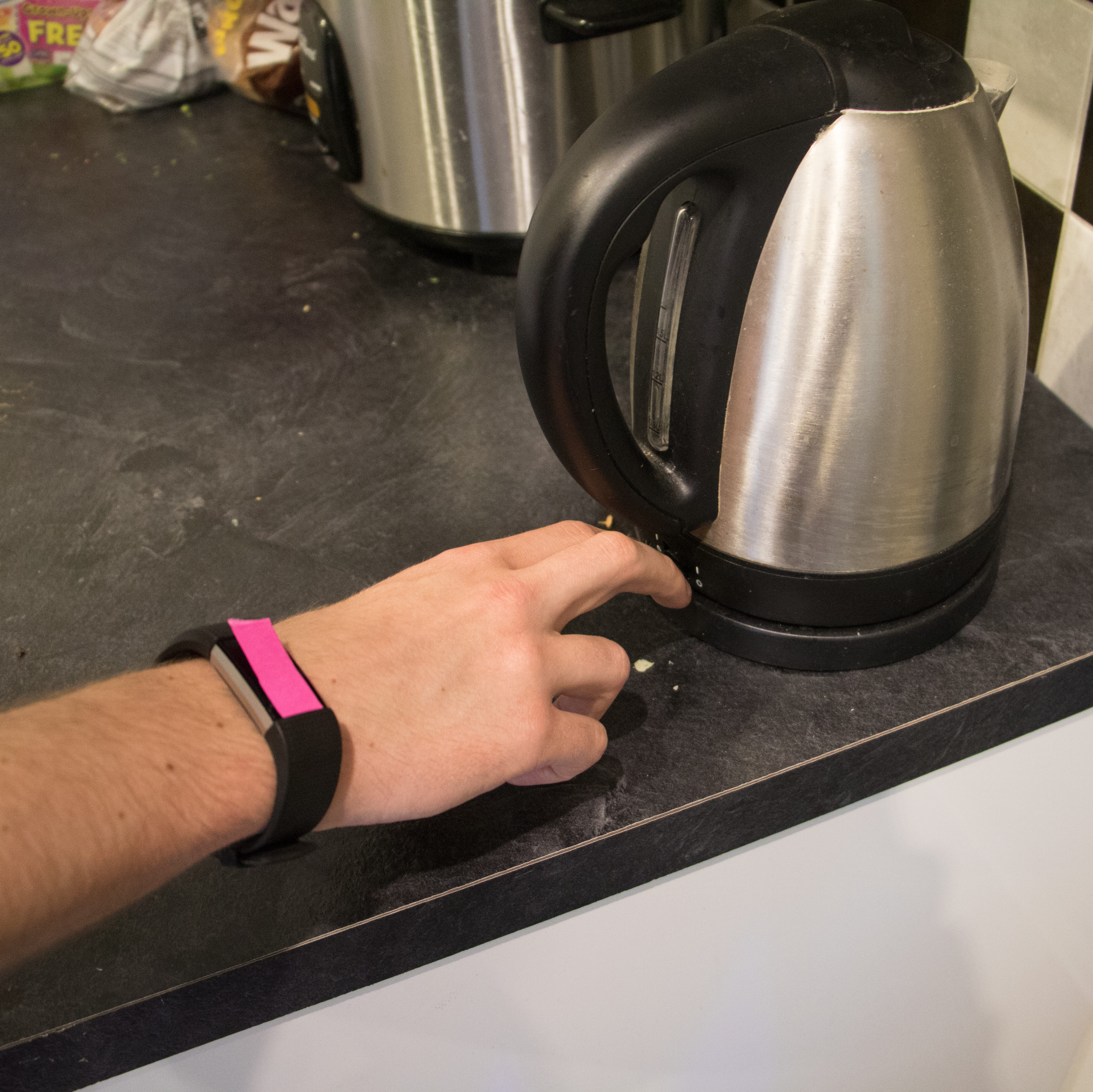 Wearable notifies user when he was about to turn a hot kettle on again