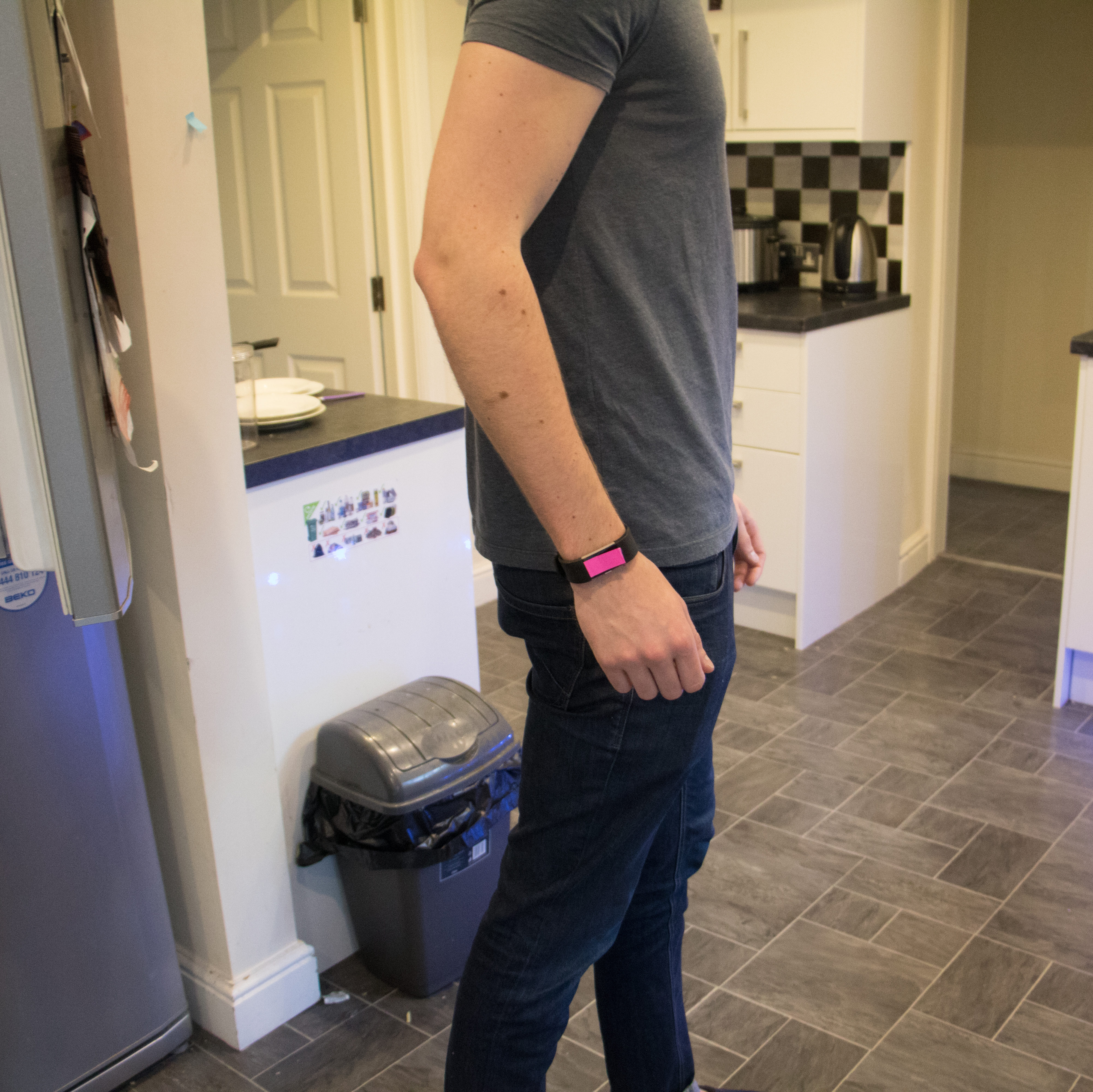 Wearable notifies user when he is walking away leaving the fridgedoor opened