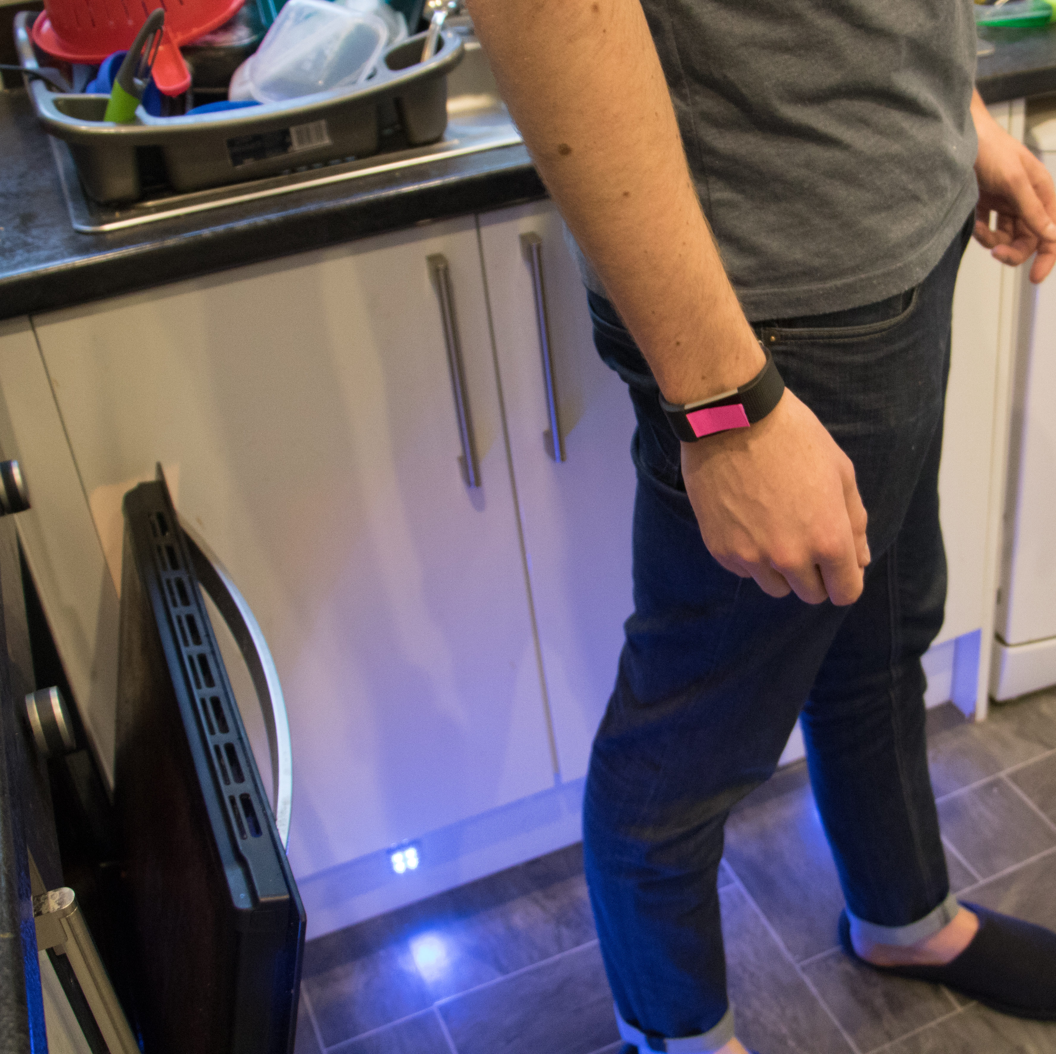 Wearable notifies user when he is walking away leaving the oven door opened